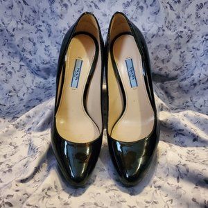 Prada Black Patent Leather Round Toe Pumps Sz38/8